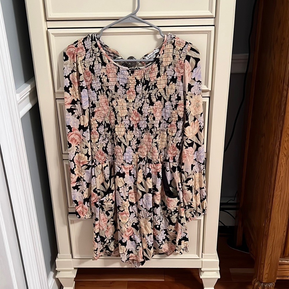 American Eagle medium short jumper.